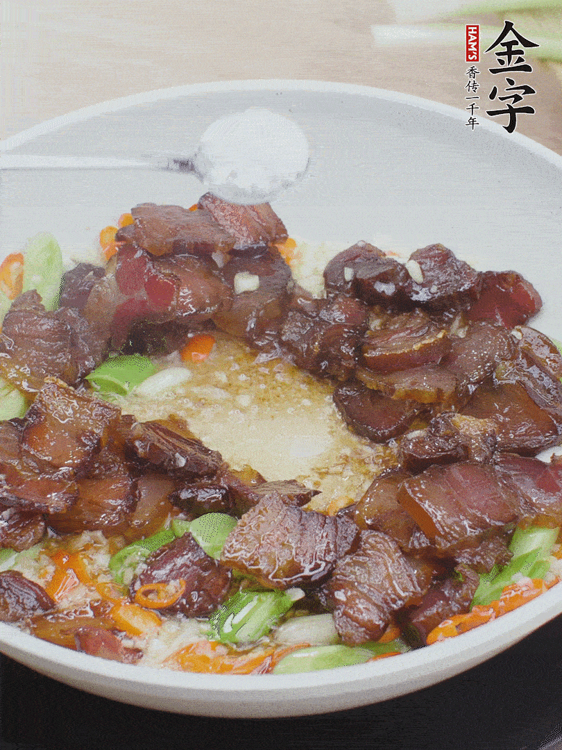 下醬油肉，一點(diǎn)生抽、白糖調(diào)味。