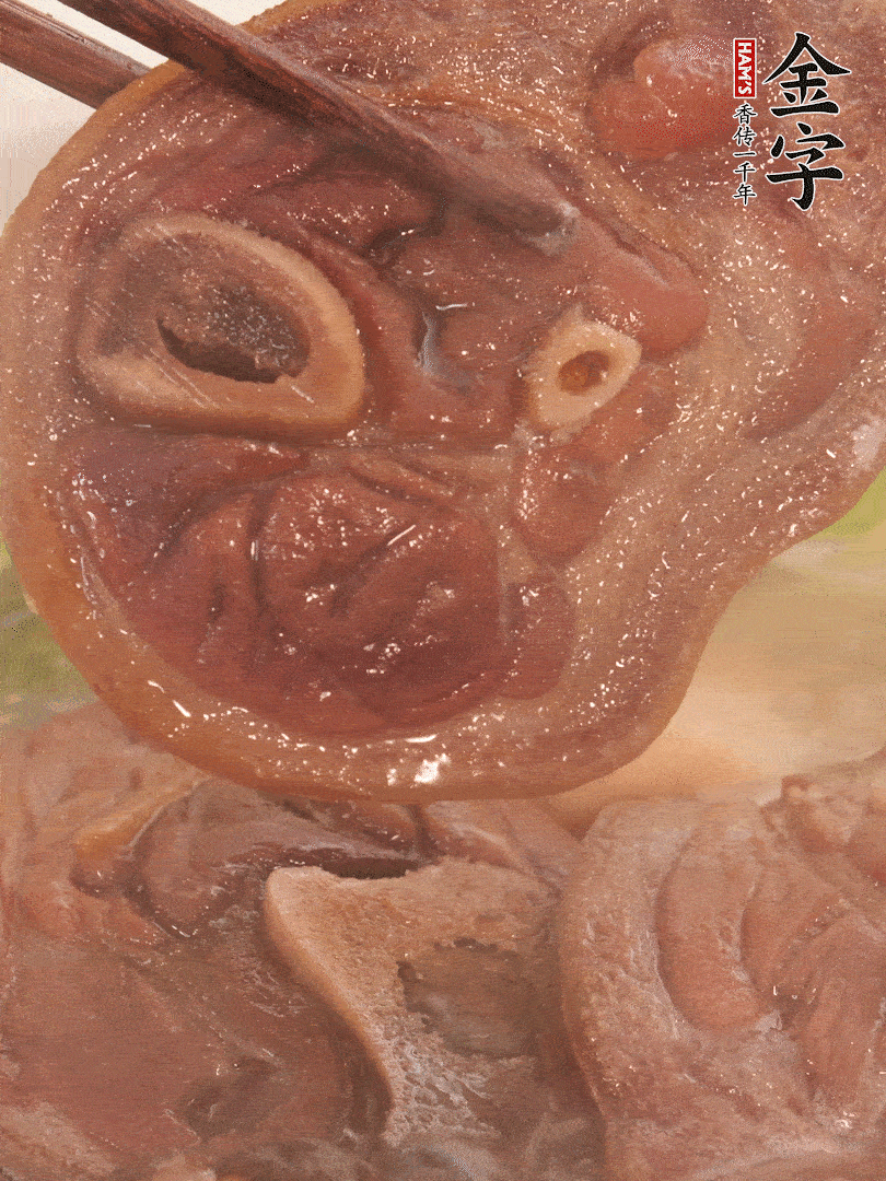 大火燒開(kāi)后，調(diào)成小火燜煮30分鐘，煮至蓮藕軟糯。