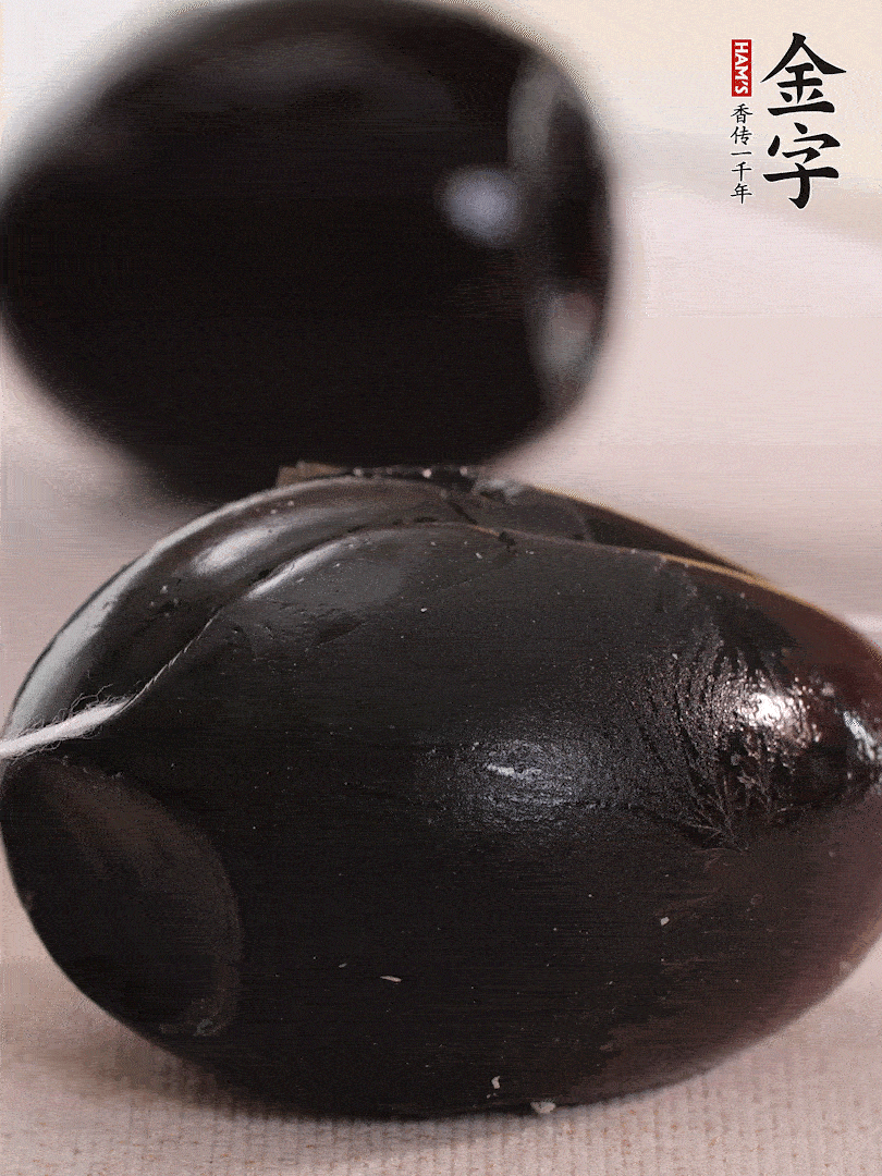 娃娃菜金針菇去跟洗凈，皮蛋改刀。