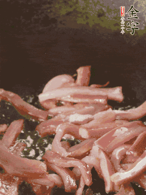再放豌豆苗翻炒均勻。