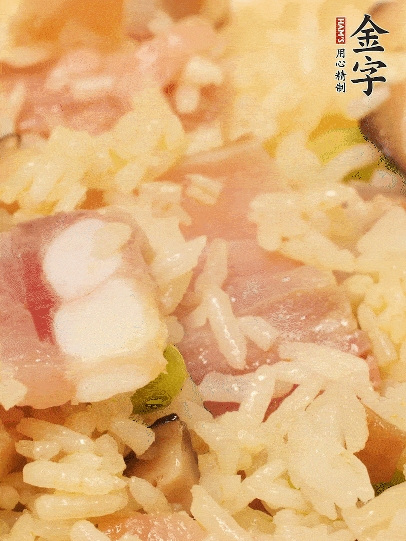 下米飯、蝦米繼續(xù)翻炒